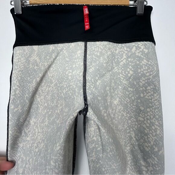 NWOT SPANX Faux Leather Snake Shine Leggings - Picture 12 of 14